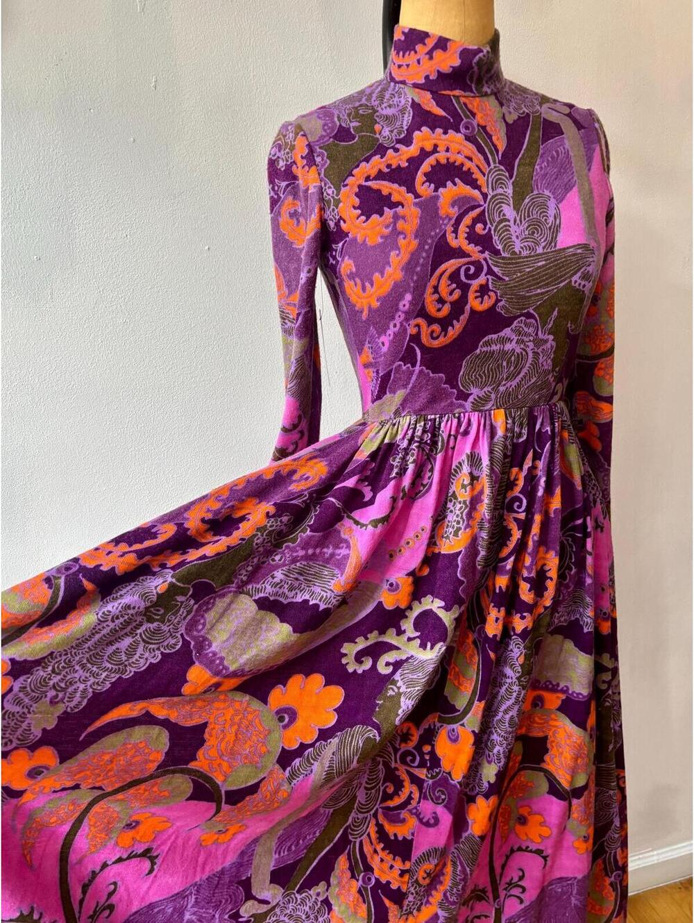 Vintage 1970s Geoffrey Beene Pink & Purple Psychedelic Print Gown - Picture 7 of 9